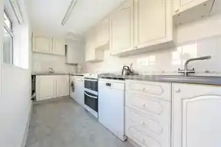 61 Leeside Crescent, photo 4