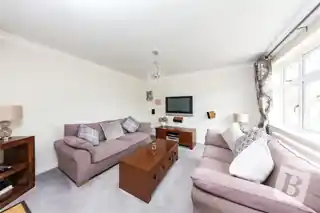 61 Lynwood Drive, photo 2