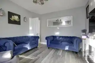 61 Myddelton Avenue, photo 3