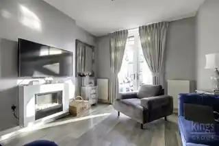61 Myddelton Avenue, photo 2