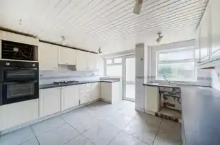 61 Powder Mill Lane, photo 3