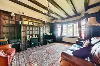 61 Reddown Road, photo 4