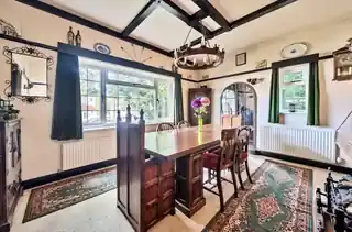 61 Reddown Road, photo 3