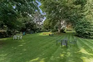 61 Southwood Park, photo 4