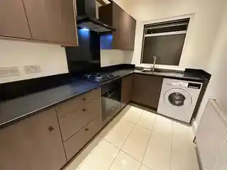 61 Upper Sutton Lane, photo 2