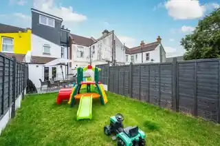 61 Winterbourne Road, photo 3