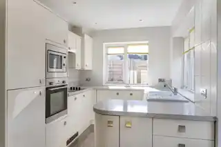 61 Woodlands Avenue, photo 4