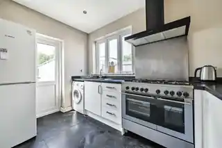 61 Woodside Lane, photo 3
