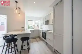 62 Axminster Crescent, photo 2