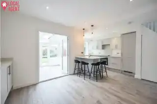 62 Axminster Crescent, photo 4