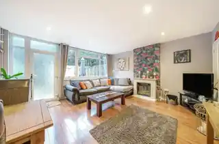 62 Brookfields Avenue, photo 4