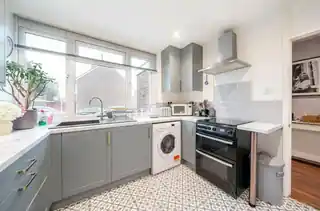 62 Brookfields Avenue, photo 3