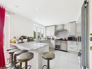 62 Crest Gardens, photo 3