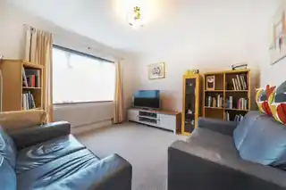 62 Frogmore Avenue, photo 2