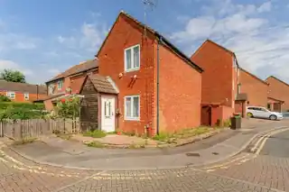 62 Linton Gardens, photo 2