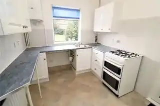 62 Luddesdon Road, photo 3
