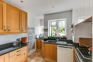 63 Court Hill, photo 3