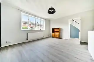 63 Grovebury Road, photo 3