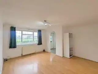 63 Grovestile Waye, photo 3