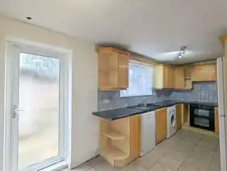 63 Grovestile Waye, photo 4