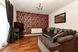 63 Hengist Way, photo 2