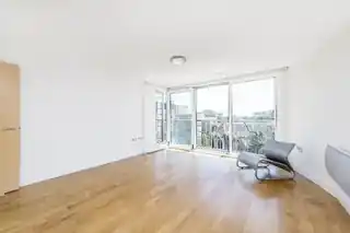 63 Holland Gardens, photo 2