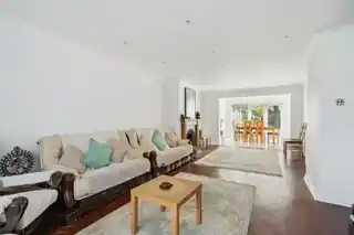 63 Marsworth Avenue, photo 4