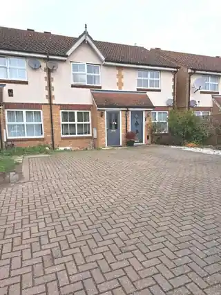 63 Ridge Close, photo 2