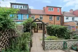 63 Upper Road, photo 4