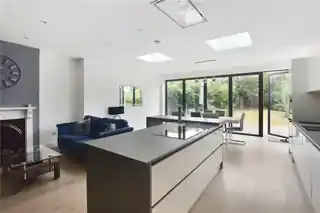 633 Hurst Road, photo 2