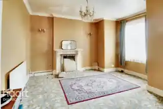 63A Hurstbourne Road, photo 2