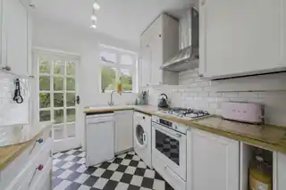 64 Bridgen Road, photo 3