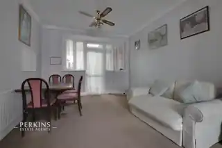 64 Burns Avenue, photo 3