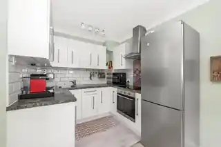64 Cedar Close, photo 3