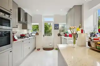 64 Crescent Road, photo 3