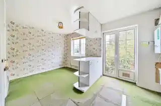 64 Eaton Drive, photo 3