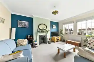 64, Gloucester Court, Kew Road, photo 2
