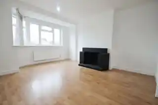 64 Imperial Drive, photo 2
