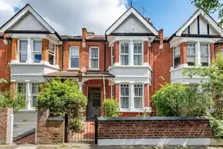 64 Larden Road, photo 2