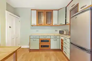 64 Larden Road, photo 3