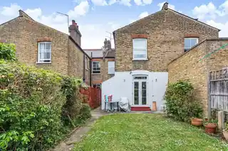 64 Larden Road, photo 4