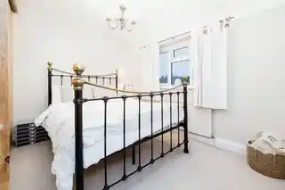 64 Oval Road North, photo 4