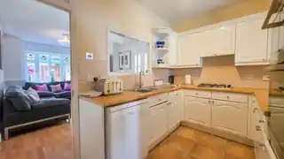 64 Swingate Lane, photo 3