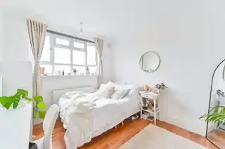 64 Tyneham Close, photo 3