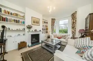 64 Wellfield Road, photo 3