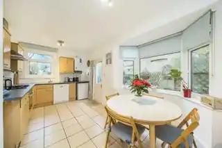 64 Wellfield Road, photo 2
