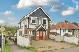 64A Church Lane Avenue, photo 2