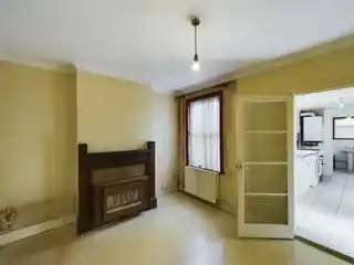 65 Brackenbury Road, photo 3