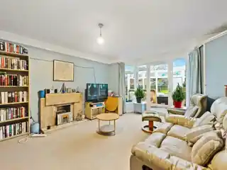 65 Derwent Drive, photo 3