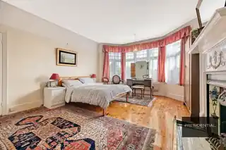 65 Monkhams Avenue, photo 3